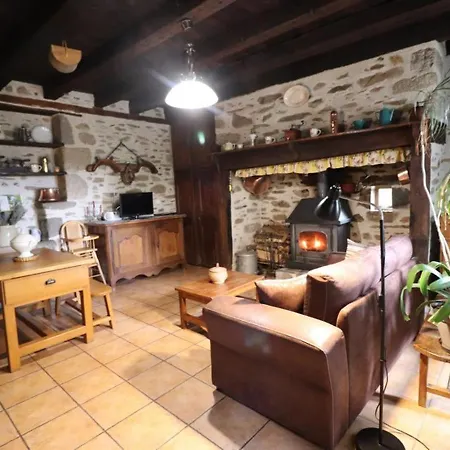 펜션 Maison De Caractere A La Ferme, Cheminee, Jardin Clos, 10 Km D'aurillac - Animaux Bienvenus - Fr-1-742-200 *